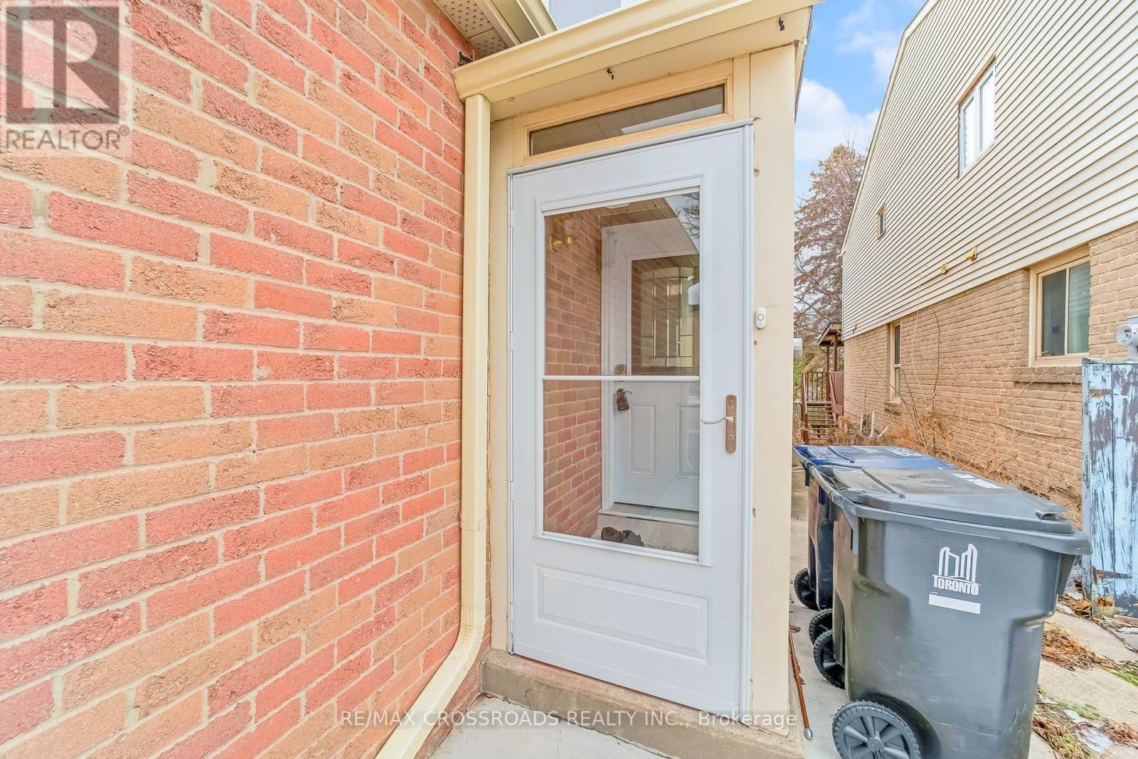 47 Jacob Fisher Drive, Toronto, Ontario  M1B 4K4 - Photo 3 - E12642466