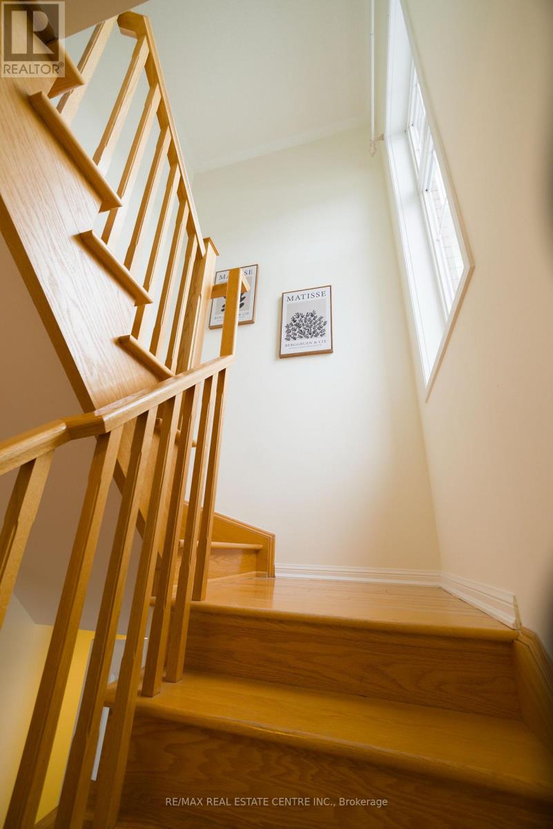 778 Johnson Heights, Milton, Ontario  L9T 0J7 - Photo 17 - W12601018