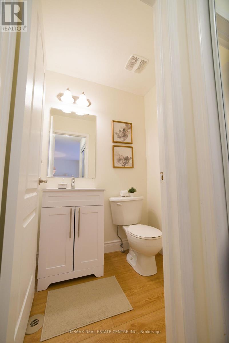 778 Johnson Heights, Milton, Ontario  L9T 0J7 - Photo 8 - W12601018