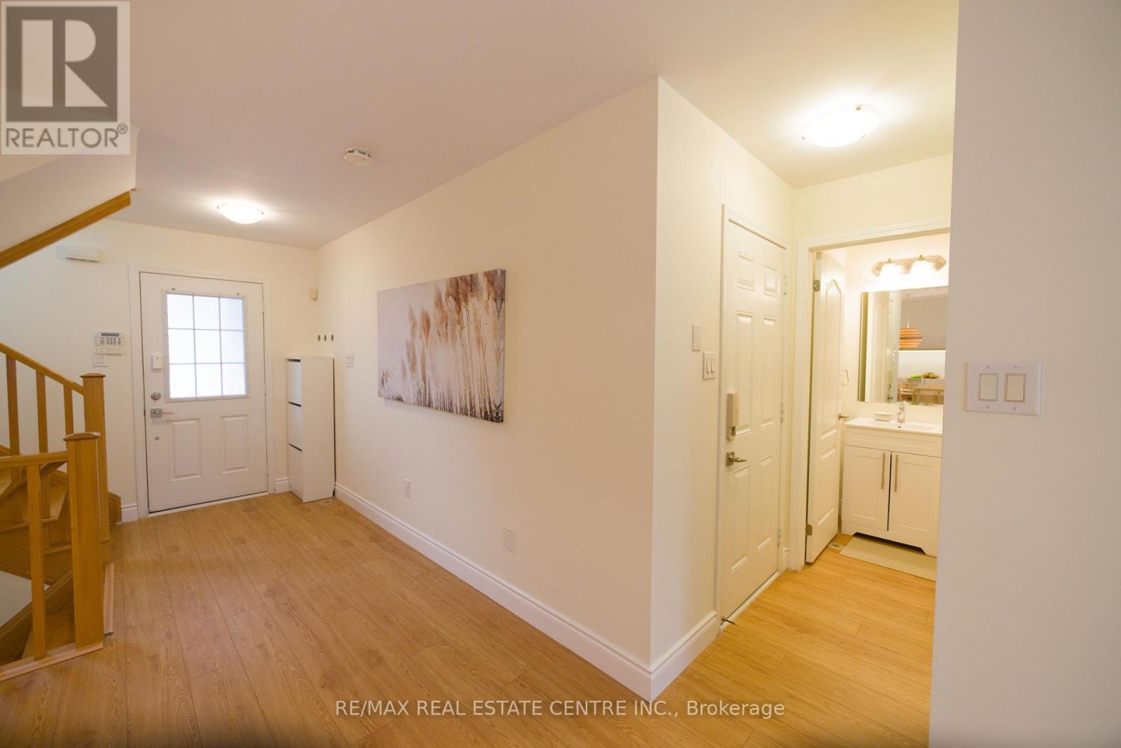 778 Johnson Heights, Milton, Ontario  L9T 0J7 - Photo 4 - W12601018