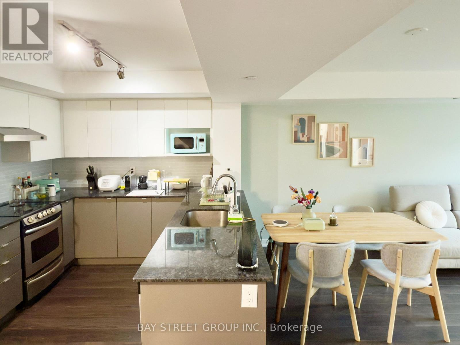 5 - 150 Flemington Road, Toronto, Ontario  M6A 0C5 - Photo 5 - W12645084