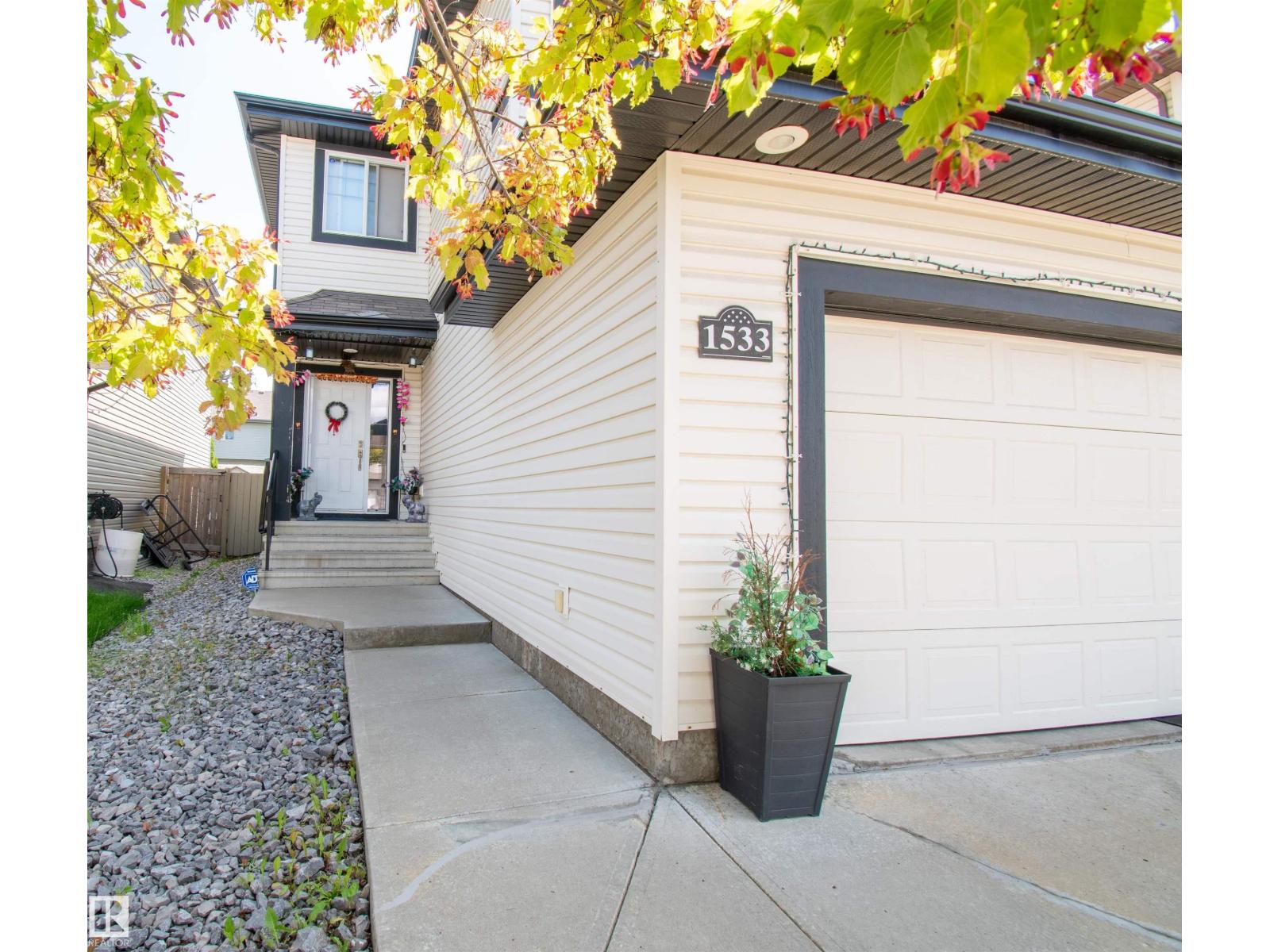 1533 36b Av Nw, Edmonton, Alberta  T6T 0M4 - Photo 2 - E4468479