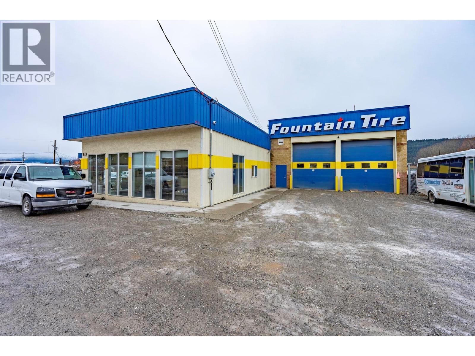 1025 10th Avenue, Golden, British Columbia