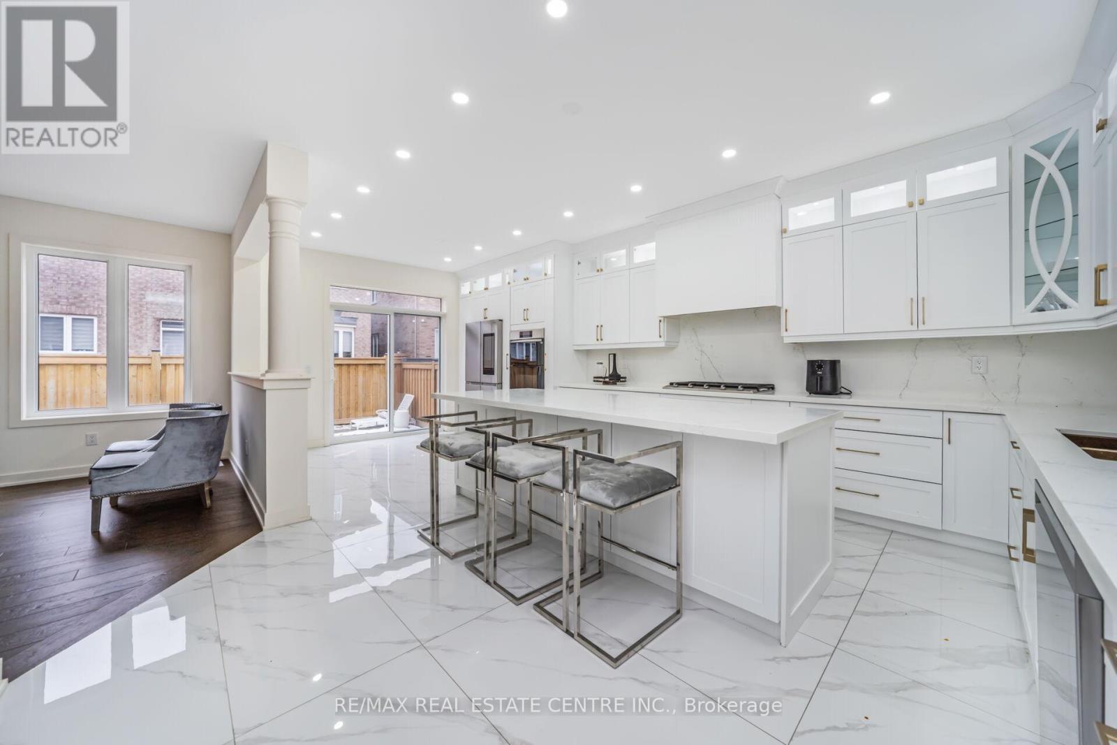 21 Kambalda Road, Brampton, Ontario  L7A 5J3 - Photo 17 - W12645100