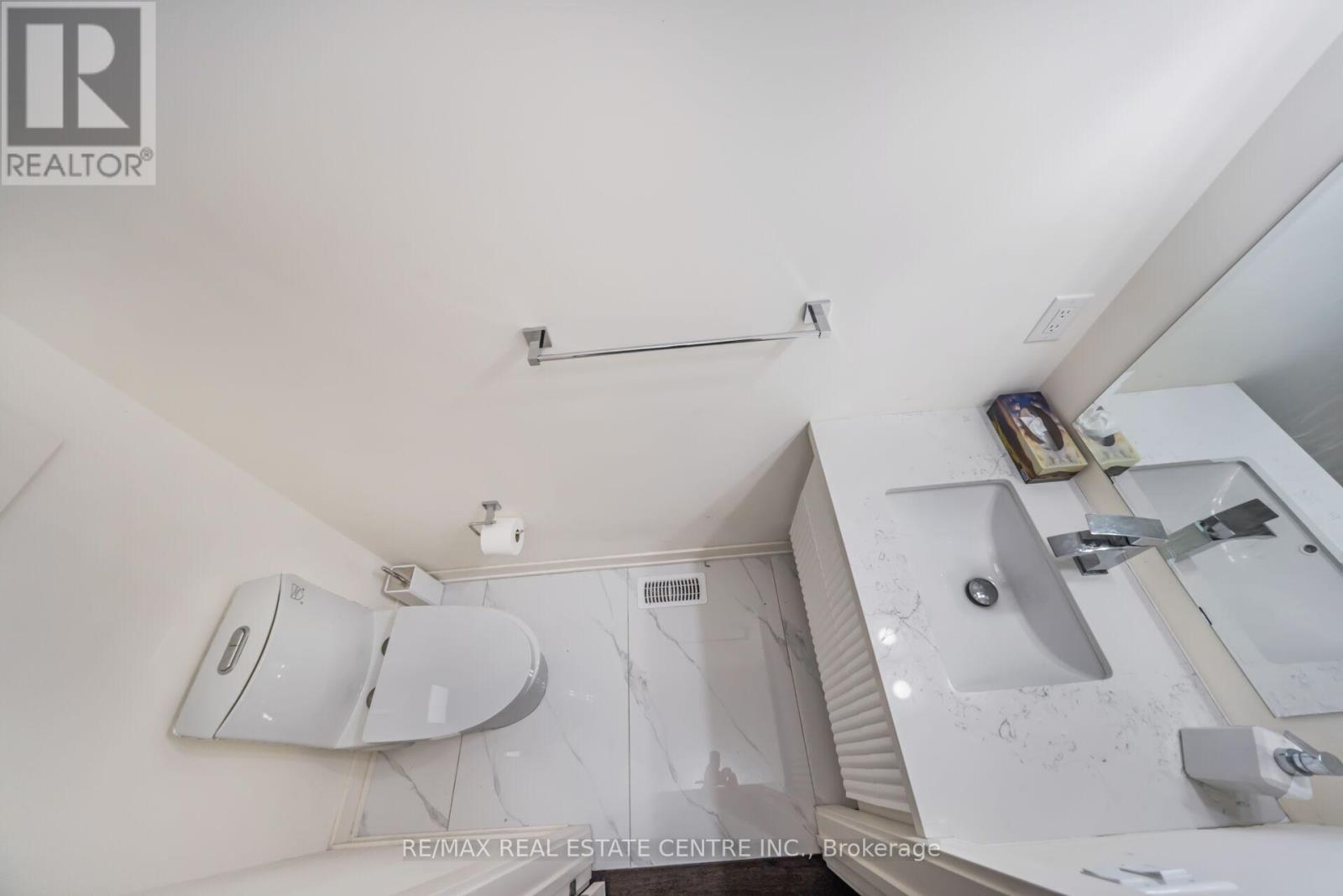 21 Kambalda Road, Brampton, Ontario  L7A 5J3 - Photo 6 - W12645100