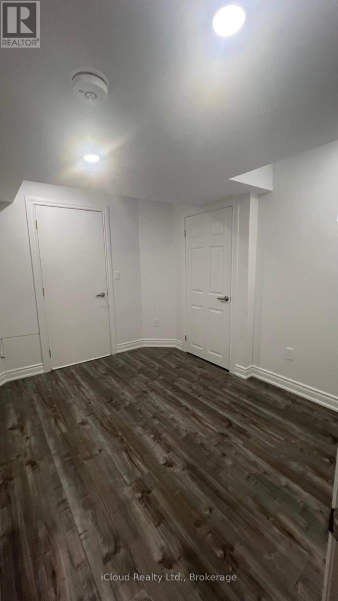 284 Landsborough Basment Avenue, Milton, Ontario  L9T 0T4 - Photo 15 - W12645102