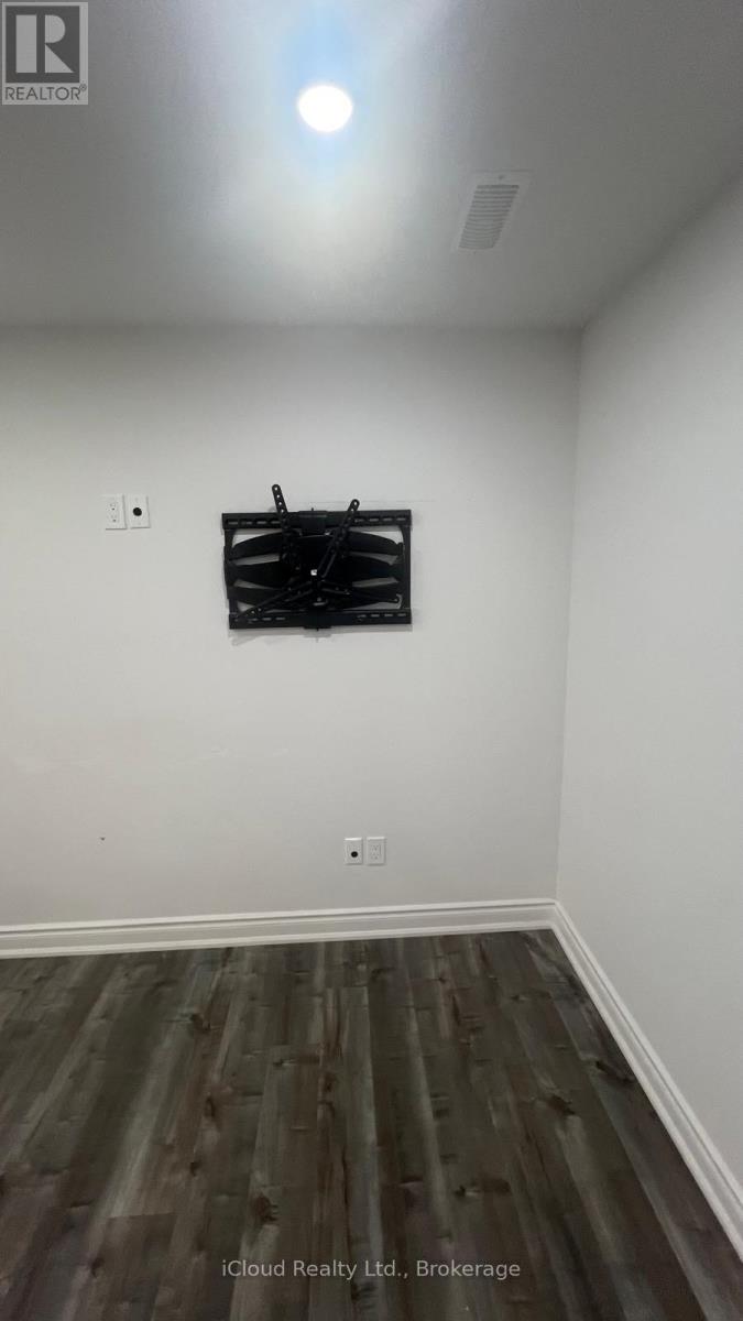 284 Landsborough Basment Avenue, Milton, Ontario  L9T 0T4 - Photo 7 - W12645102