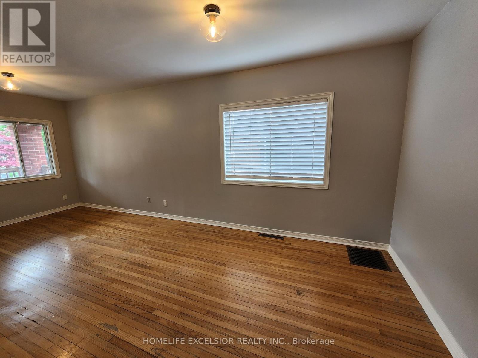 16 Sixteenth Street, Toronto, Ontario  M8V 3J8 - Photo 2 - W12645108