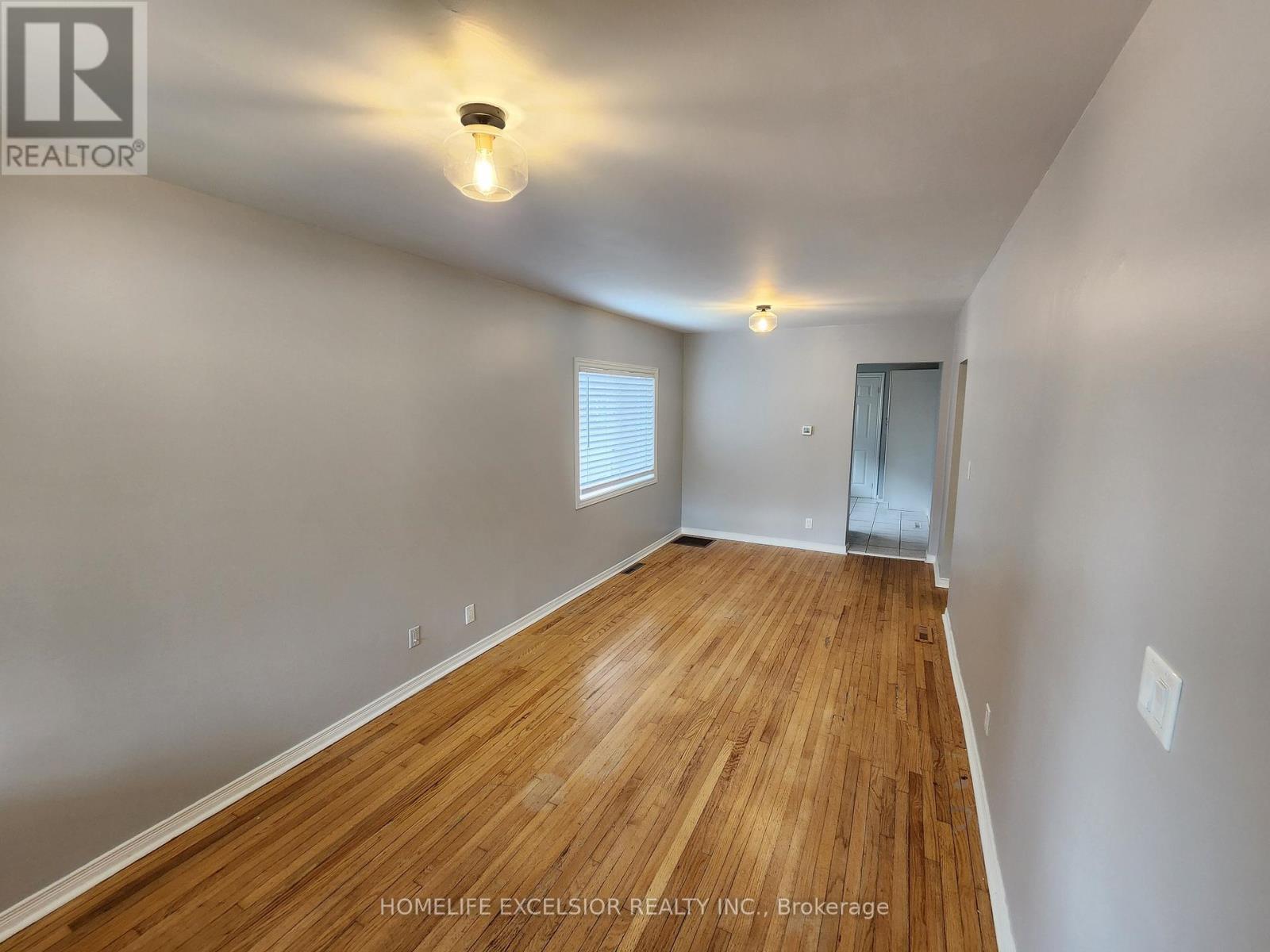 16 Sixteenth Street, Toronto, Ontario  M8V 3J8 - Photo 4 - W12645108