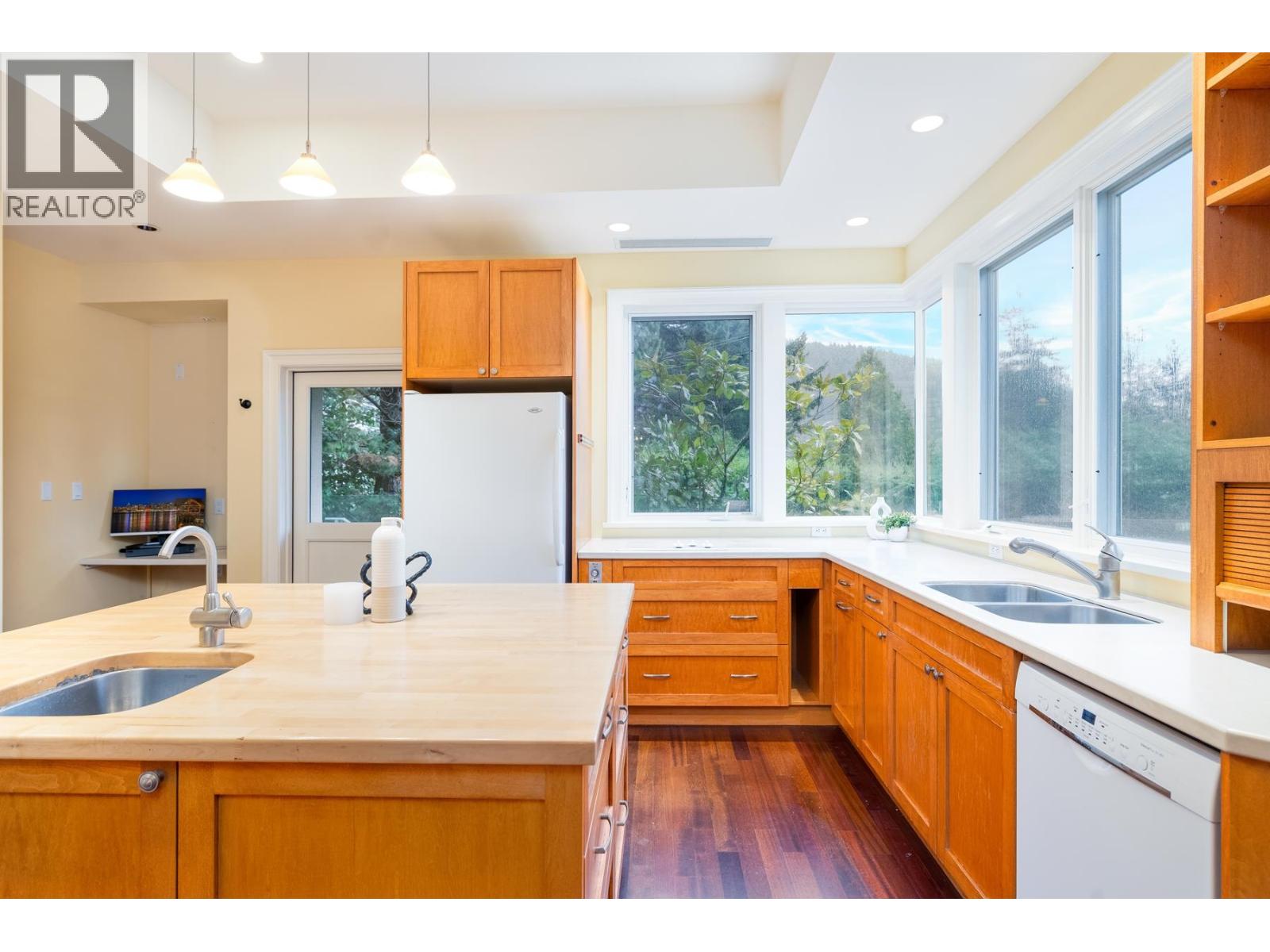 6220 Summit Avenue, West Vancouver, British Columbia  V7W 1Y2 - Photo 12 - R3074189