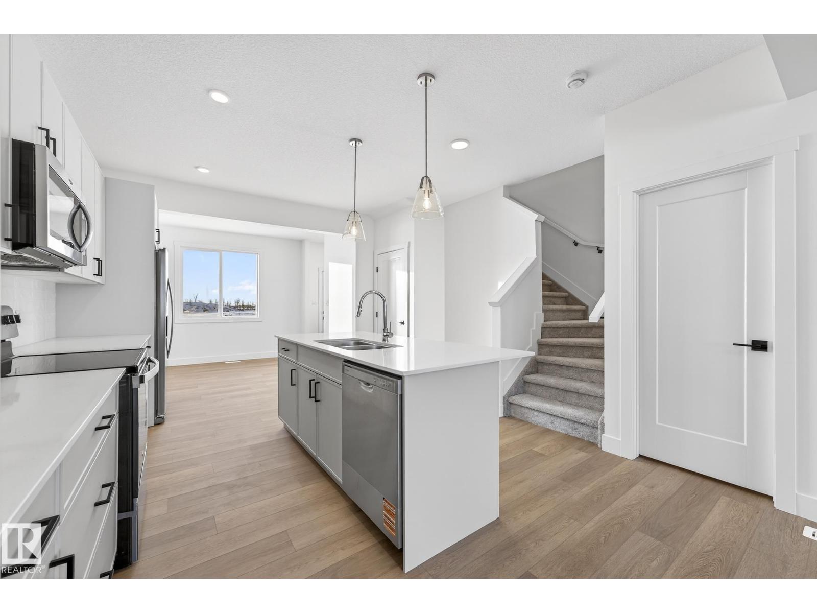 10241 92a Av, Morinville, Alberta  T8R 1A0 - Photo 11 - E4468483