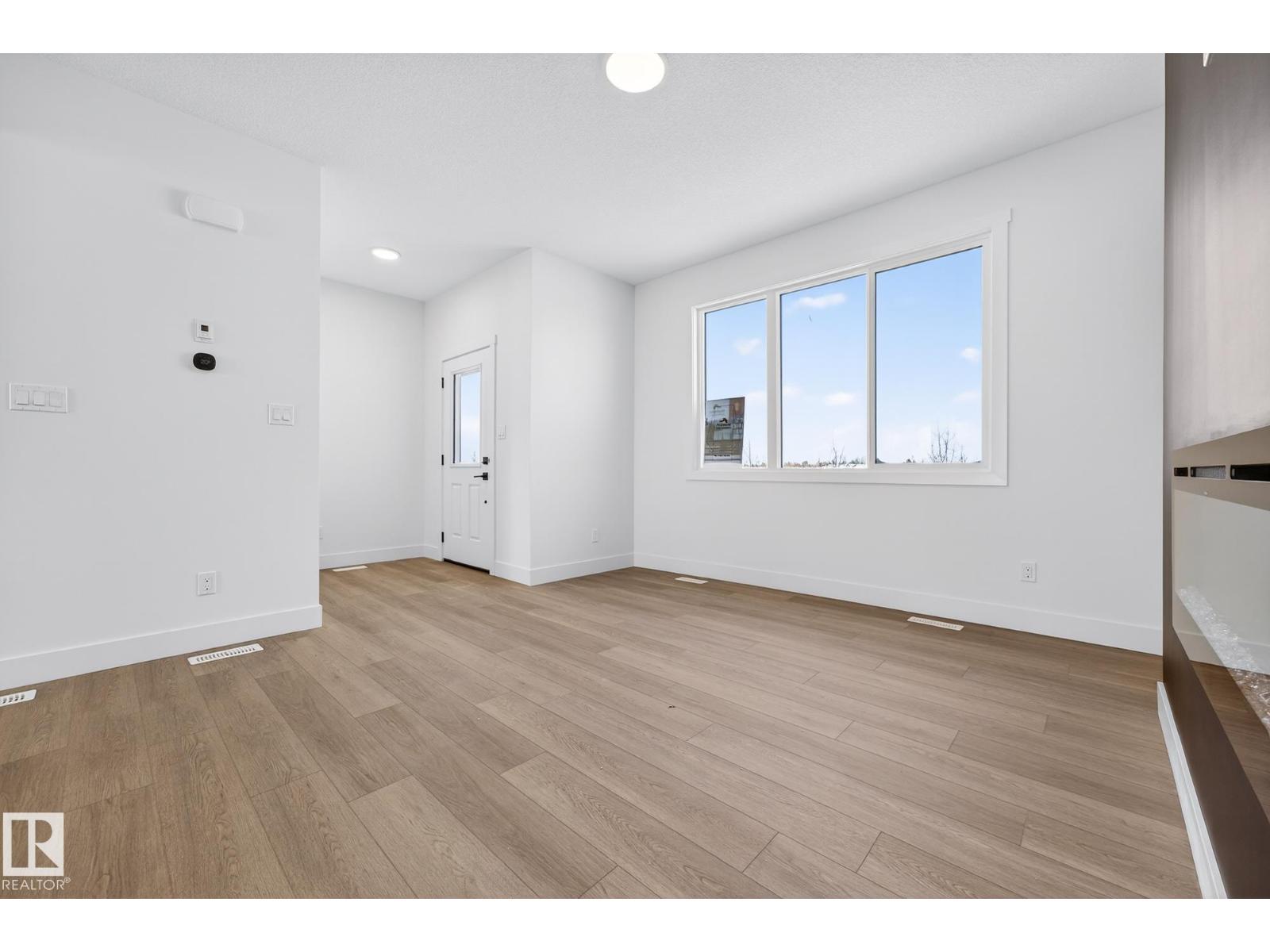 10241 92a Av, Morinville, Alberta  T8R 1A0 - Photo 7 - E4468483