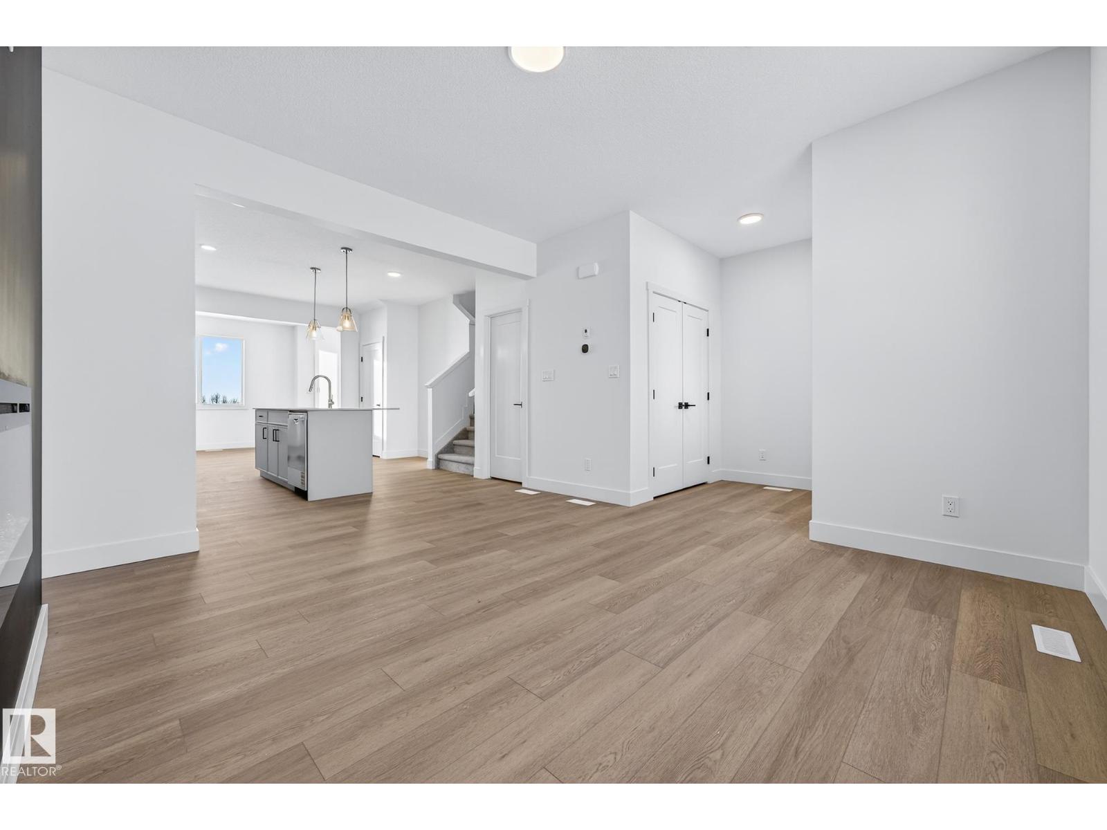 10241 92a Av, Morinville, Alberta  T8R 1A0 - Photo 8 - E4468483