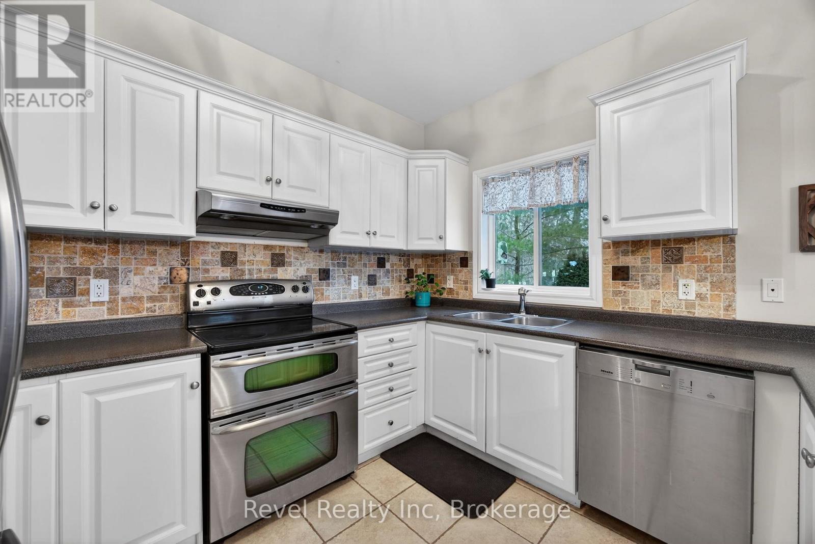 61 Rue Vanier, Tiny, Ontario  L9M 0J2 - Photo 8 - S12641284