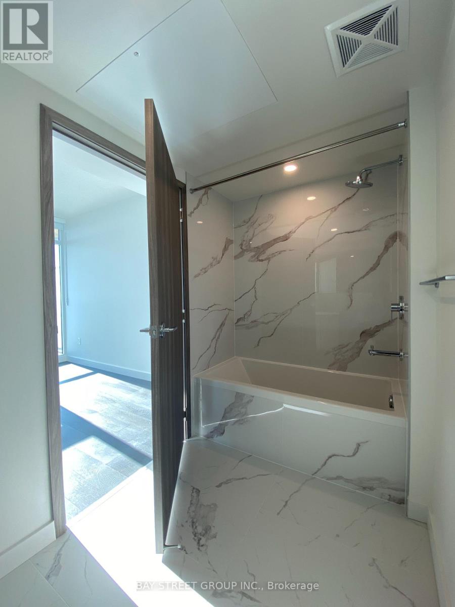 7807 - 3 Concord Cityplace Way, Toronto, Ontario  M5V 0X4 - Photo 10 - C12645134