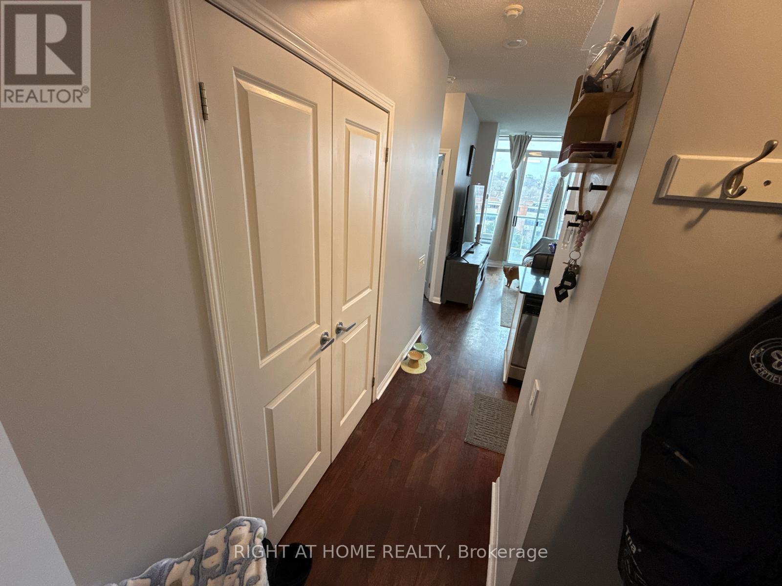 503 - 15 Windermere Avenue, Toronto, Ontario  M6S 5A2 - Photo 9 - W12609036