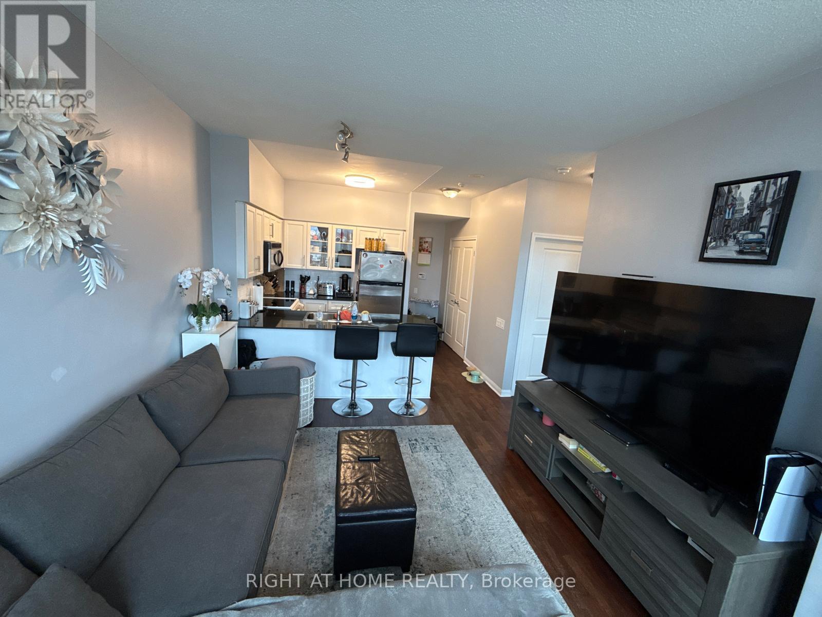 503 - 15 Windermere Avenue, Toronto, Ontario  M6S 5A2 - Photo 2 - W12609036