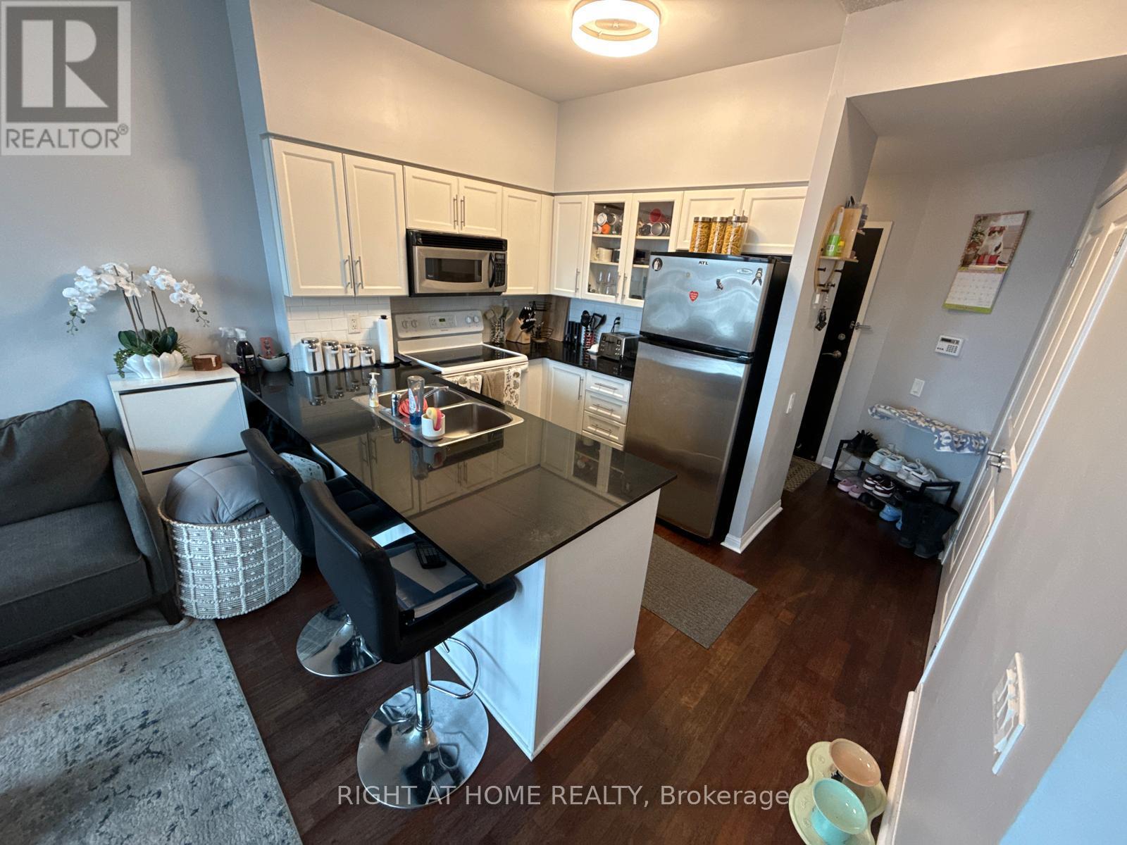 503 - 15 Windermere Avenue, Toronto, Ontario  M6S 5A2 - Photo 3 - W12609036