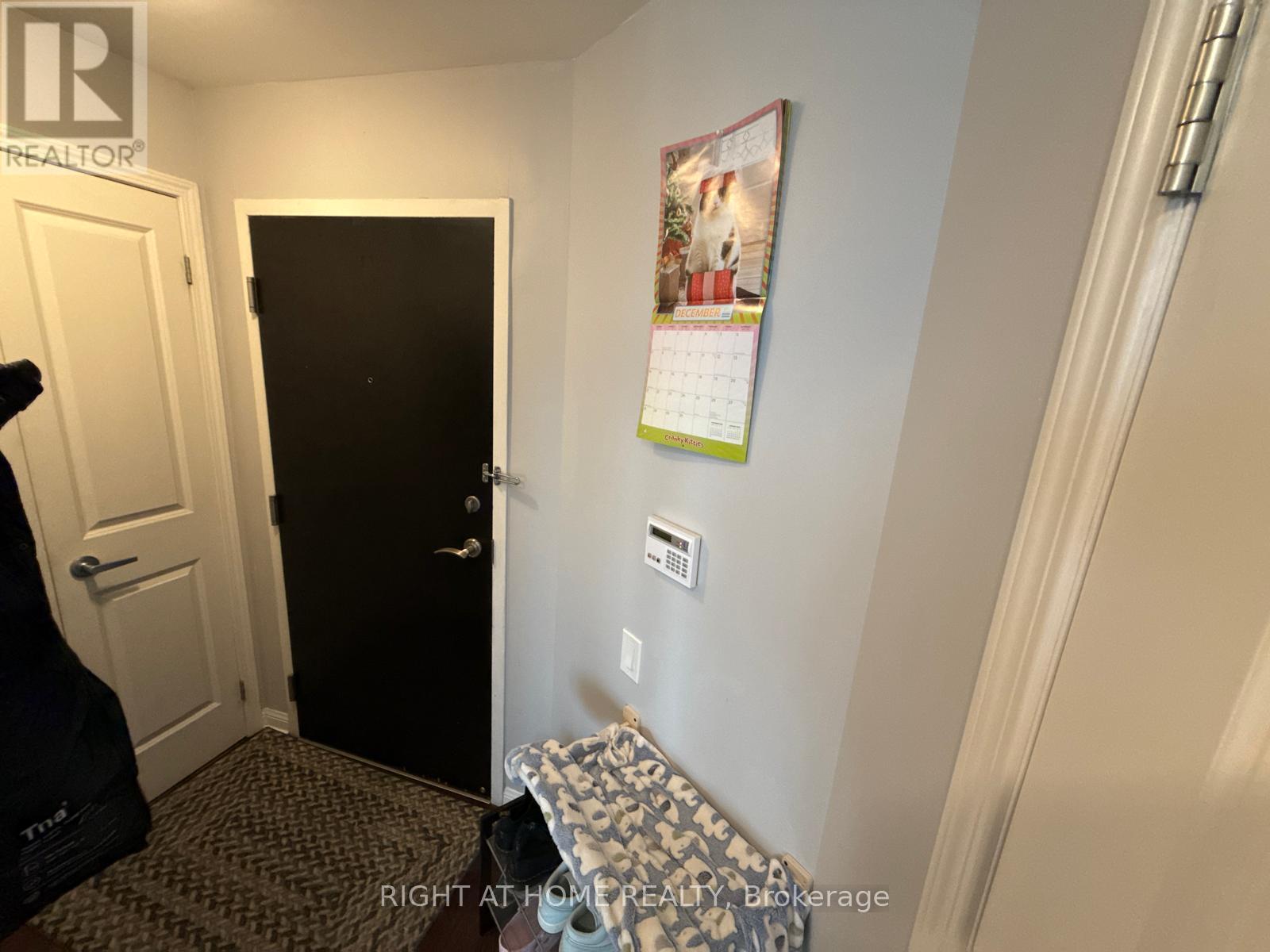 503 - 15 Windermere Avenue, Toronto, Ontario  M6S 5A2 - Photo 10 - W12609036