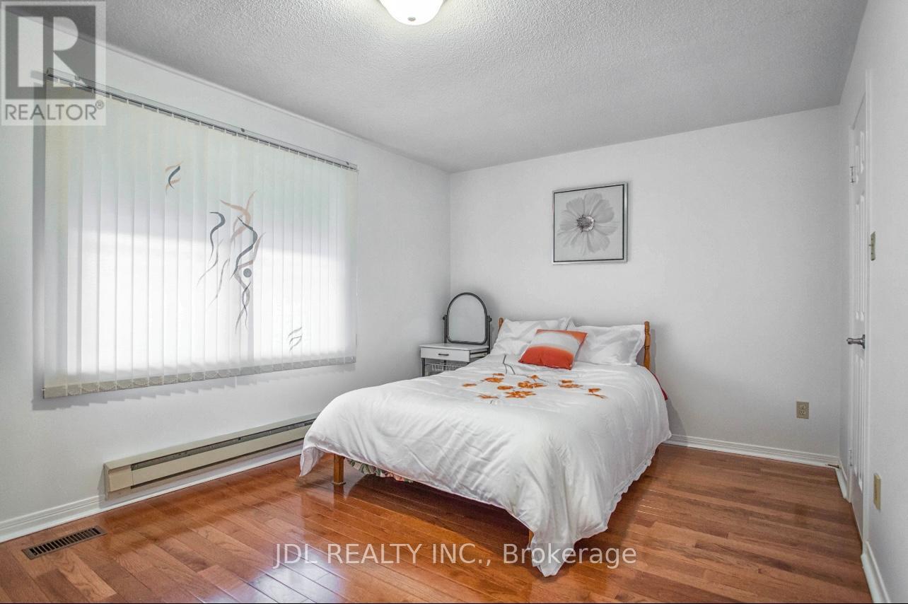 Unit Aa - 101 Summerdale Dr Drive, Markham, Ontario  L3T 6W3 - Photo 2 - N12645138