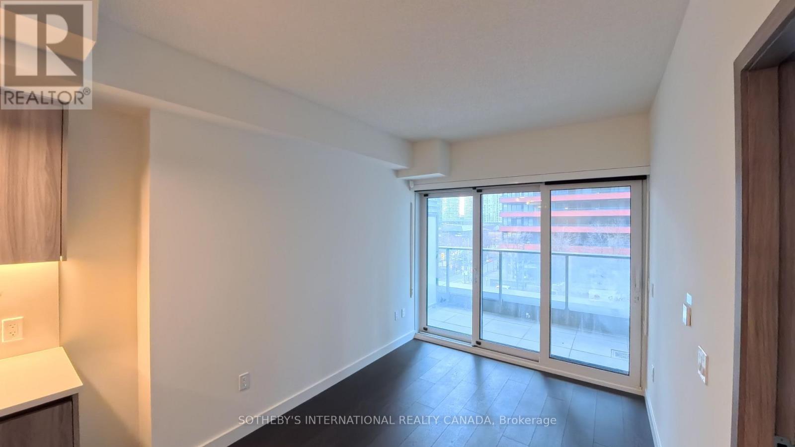 325 - 3 Concord Cityplace Way, Toronto, Ontario  M5V 0X4 - Photo 5 - C12645154