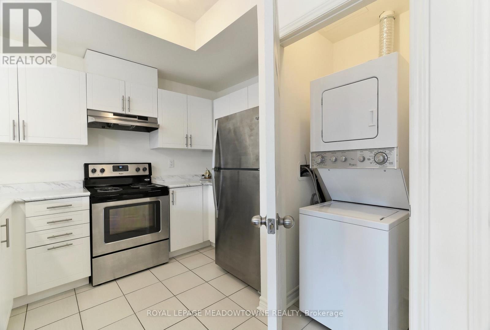 1704 - 2420 Baronwood Drive, Oakville, Ontario  L6M 0J7 - Photo 10 - W12636816