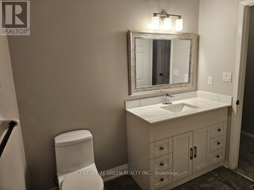 Main & 2nd Floor - 3299 Cactus Gate, Mississauga, Ontario  L5N 8A5 - Photo 2 - W12642982