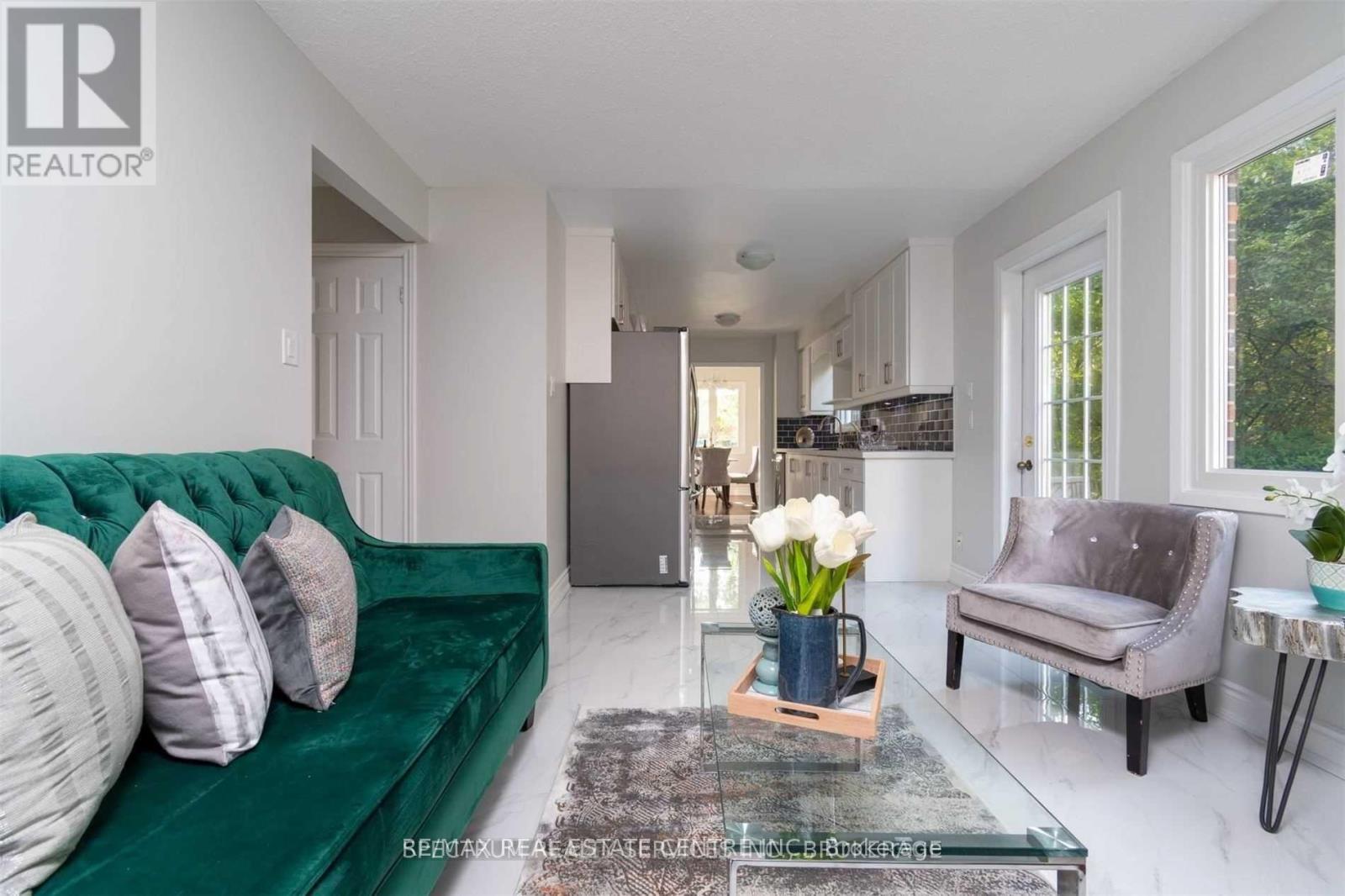 (Upper) - 32 Verity Court, Brampton, Ontario  L6Y 2L7 - Photo 2 - W12645150