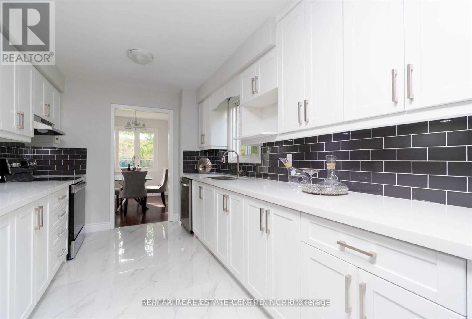 (Upper) - 32 Verity Court, Brampton, Ontario  L6Y 2L7 - Photo 4 - W12645150