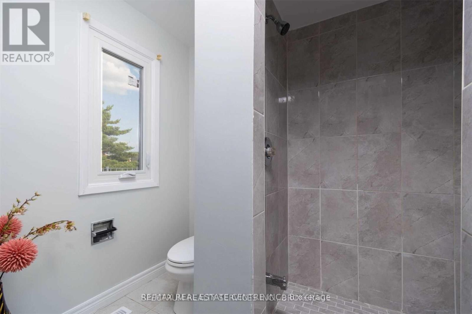 (Upper) - 32 Verity Court, Brampton, Ontario  L6Y 2L7 - Photo 9 - W12645150