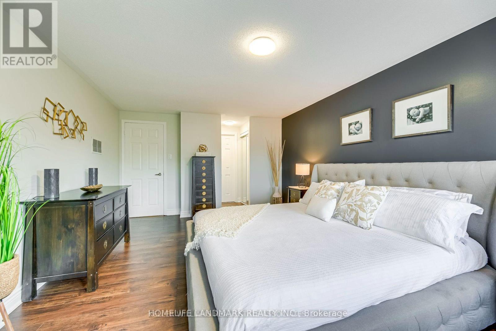 1201 Lindsay Drive, Oakville, Ontario  L6M 3B8 - Photo 10 - W12645152