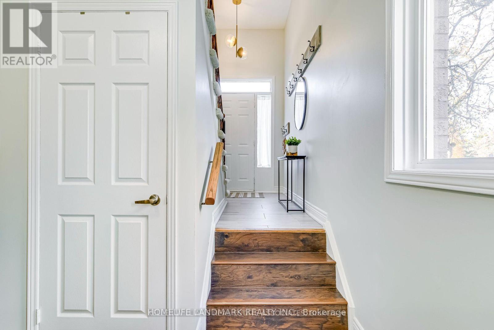 1201 Lindsay Drive, Oakville, Ontario  L6M 3B8 - Photo 12 - W12645152