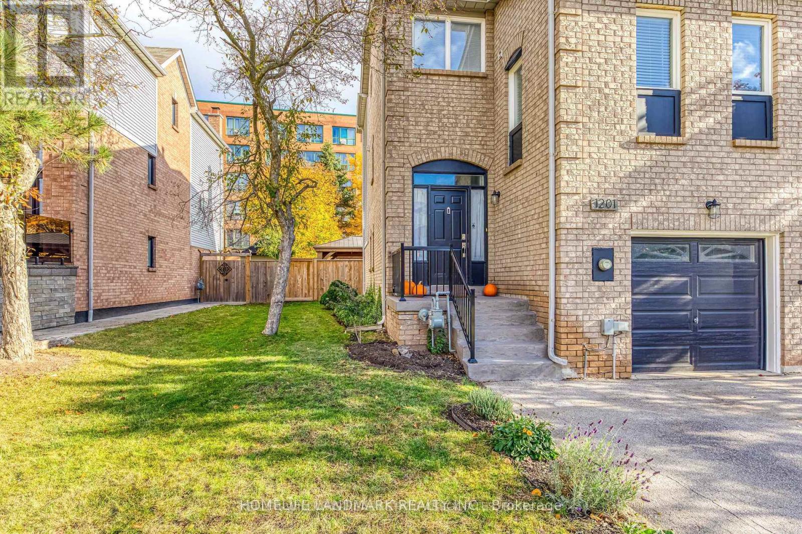 1201 Lindsay Drive, Oakville, Ontario  L6M 3B8 - Photo 2 - W12645152