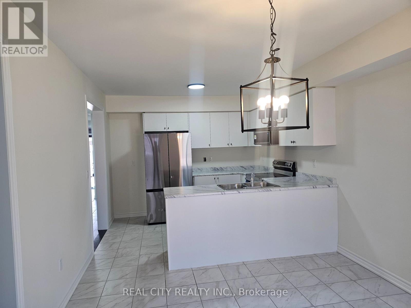 5 Heather Fullerton Road, Georgina, Ontario  L0E 1R0 - Photo 10 - N12441870