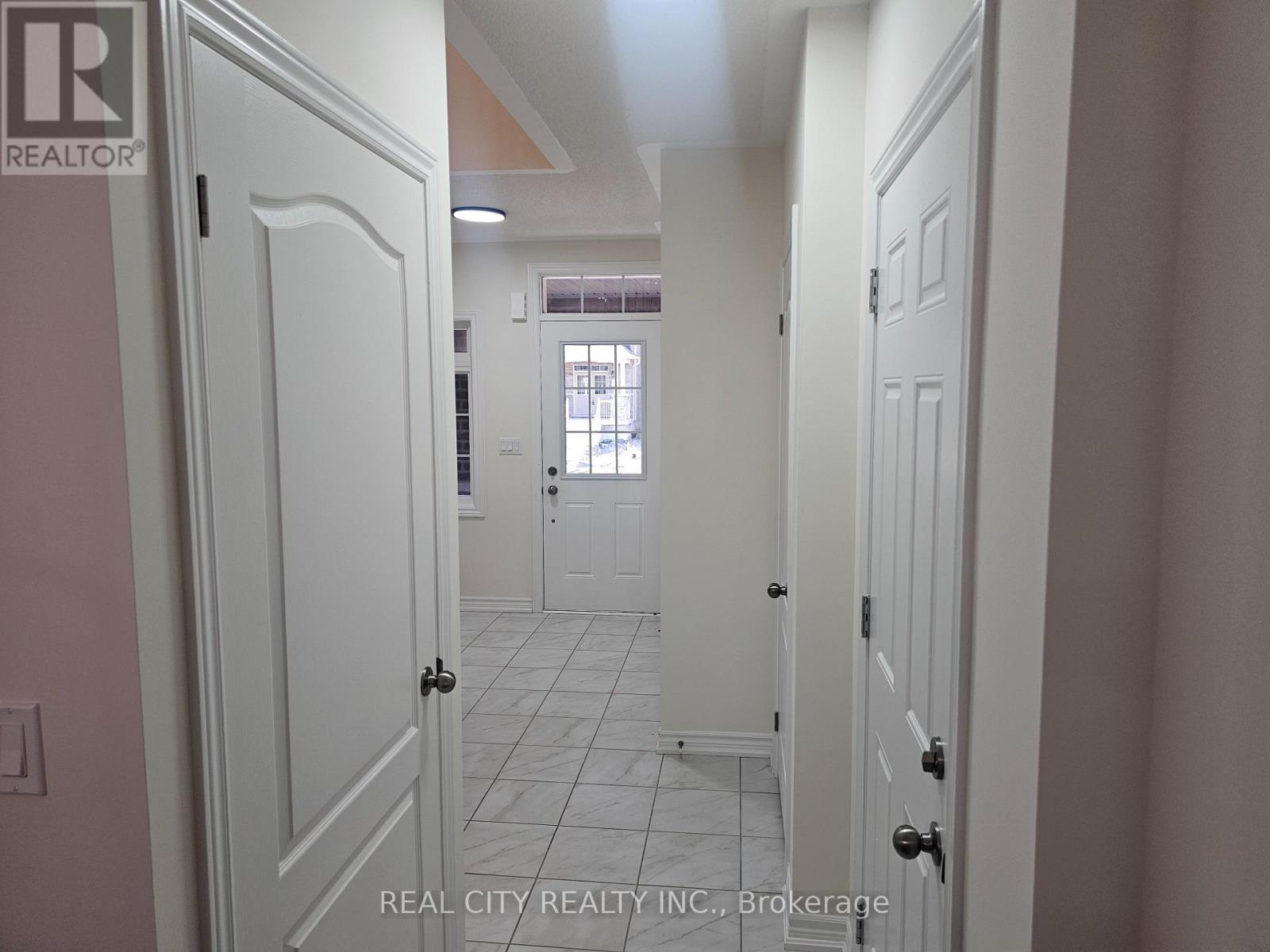 5 Heather Fullerton Road, Georgina, Ontario  L0E 1R0 - Photo 2 - N12441870