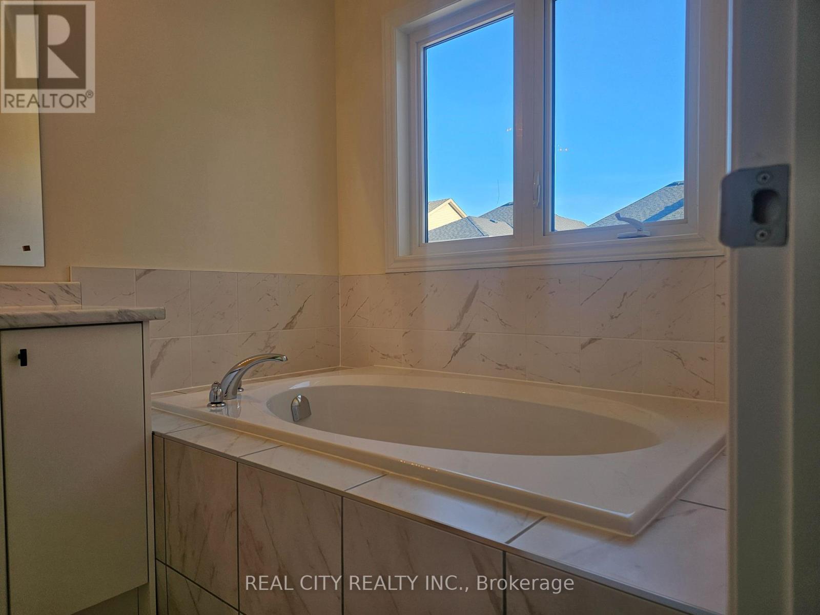 5 Heather Fullerton Road, Georgina, Ontario  L0E 1R0 - Photo 42 - N12441870