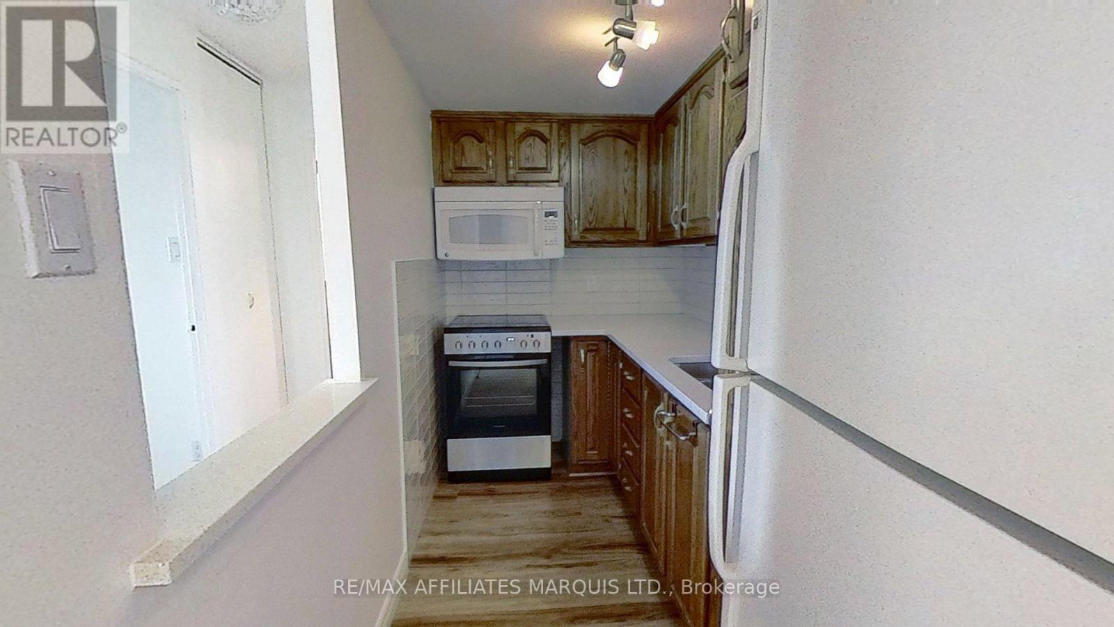 1106 - 308 Second Street E, Cornwall, Ontario  K6H 1Z1 - Photo 3 - X12405340