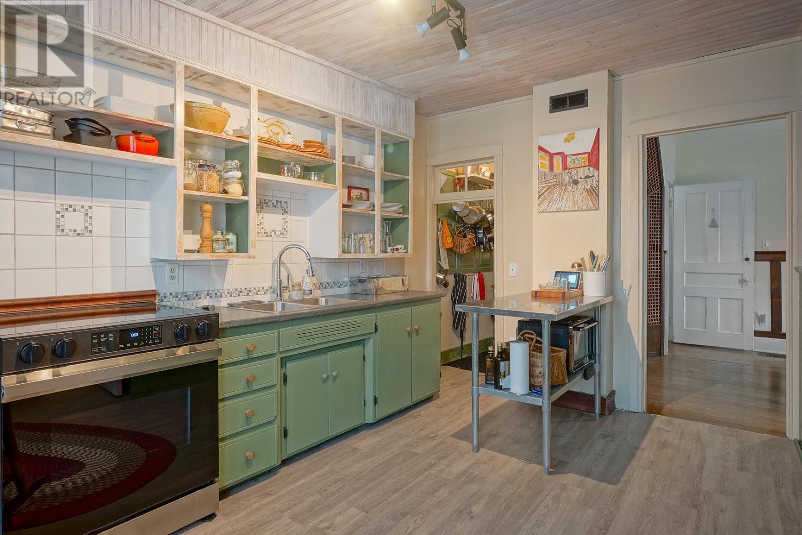 240 Hillsborough Street, Charlottetown, Prince Edward Island  C1A 4X1 - Photo 11 - 202529623