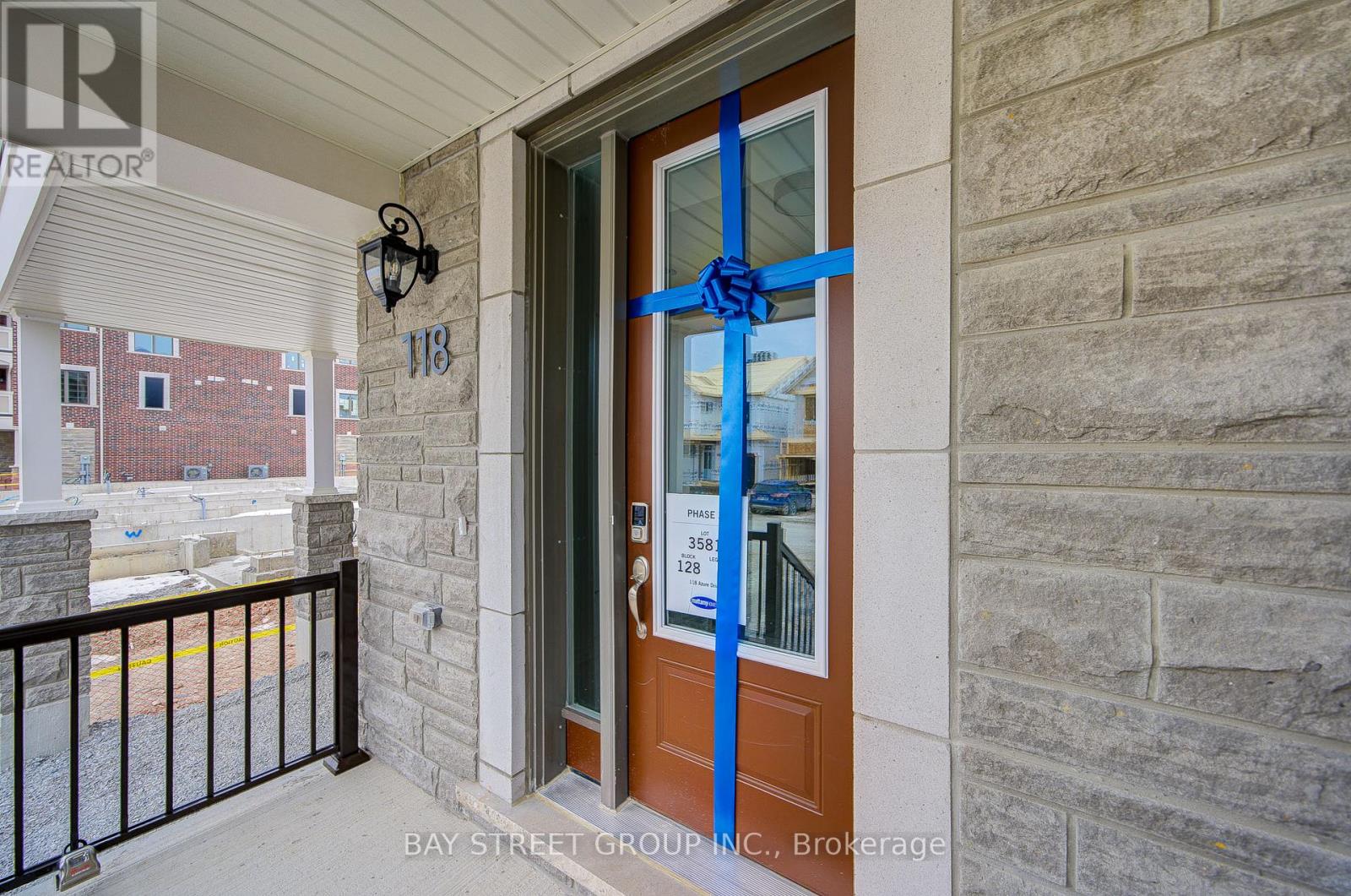 118 Azure Drive, Markham, Ontario  L6C 3M3 - Photo 3 - N12645212