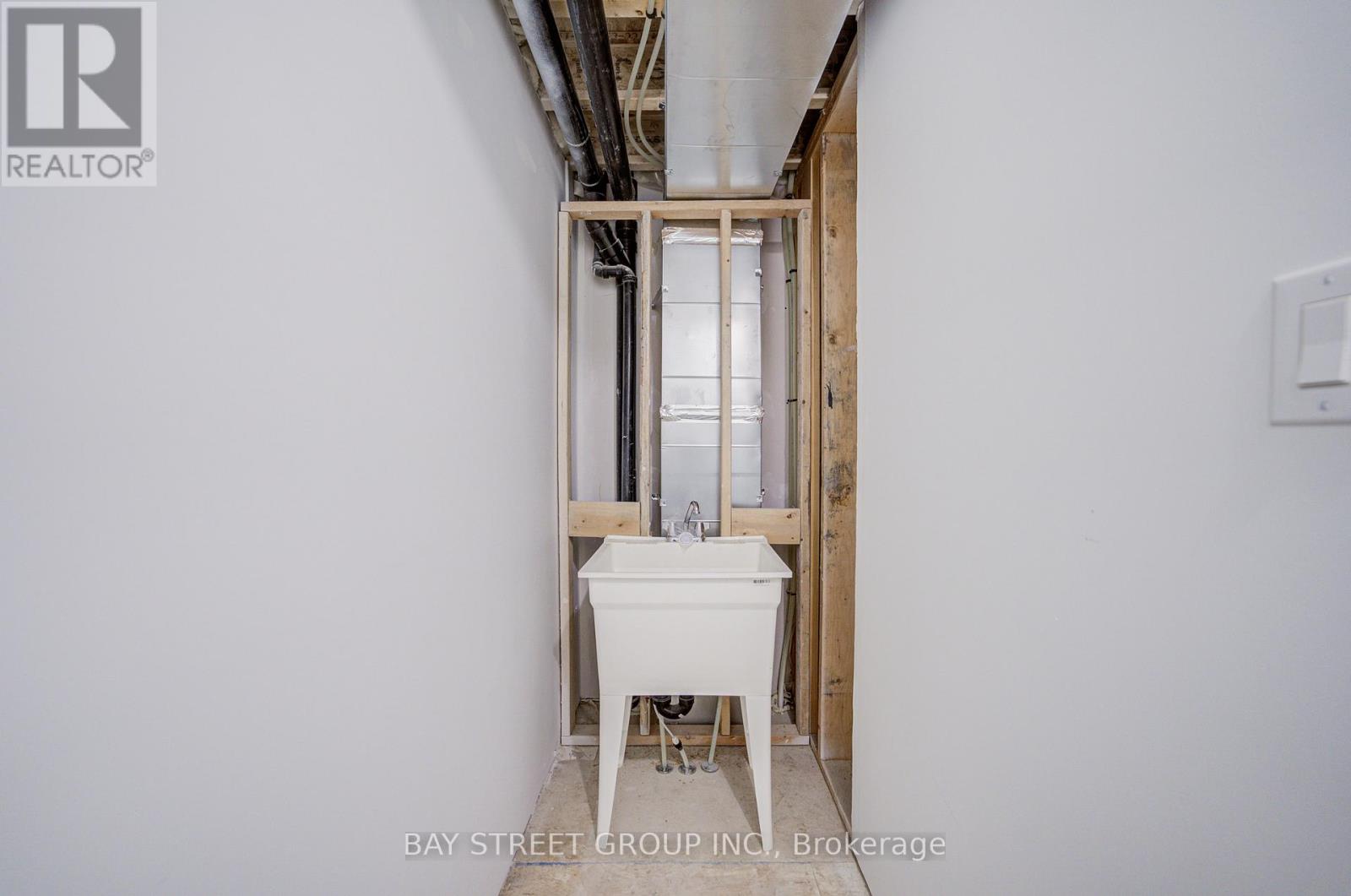 118 Azure Drive, Markham, Ontario  L6C 3M3 - Photo 8 - N12645212