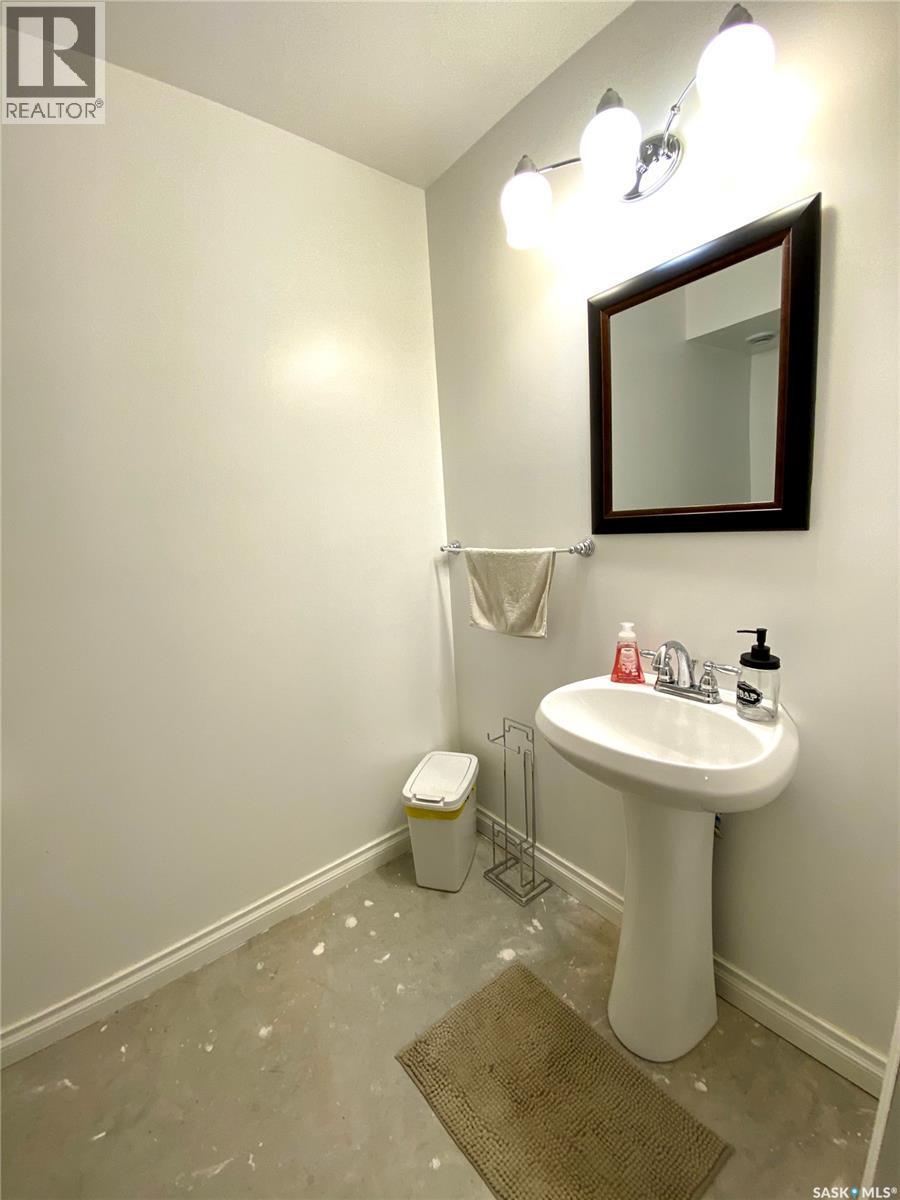 A & B 422 St Mary Street, Esterhazy, Saskatchewan  S0A 0X0 - Photo 47 - SK024256