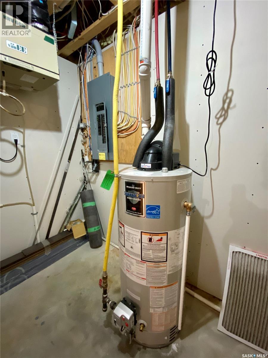 A & B 422 St Mary Street, Esterhazy, Saskatchewan  S0A 0X0 - Photo 48 - SK024256