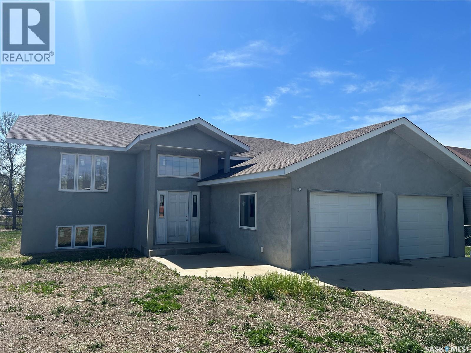 117 Carson BAY, Lampman, Saskatchewan
