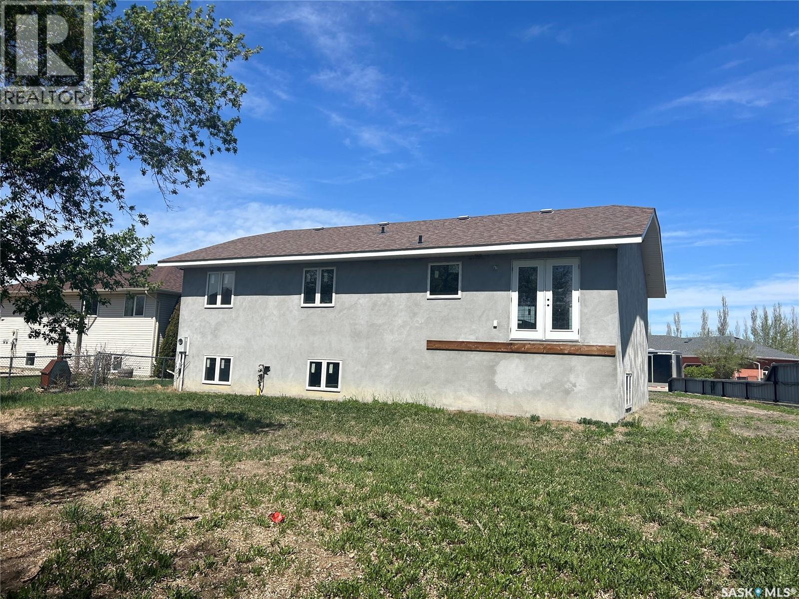 117 Carson Bay, Lampman, Saskatchewan  S0C 0B5 - Photo 3 - SK025812