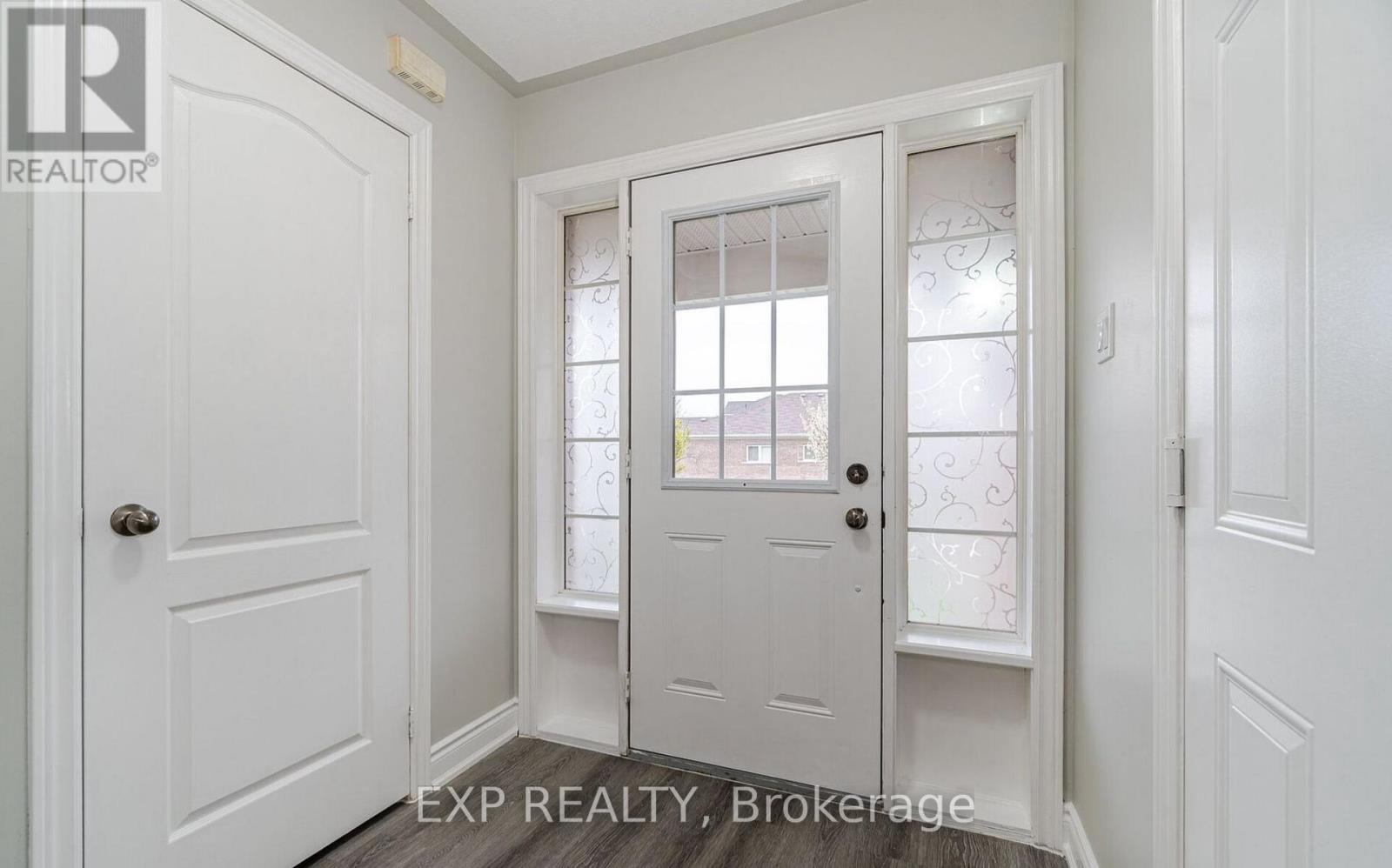 15 Lynn Street, Bradford West Gwillimbury, Ontario  L3Z 0B2 - Photo 2 - N12645218