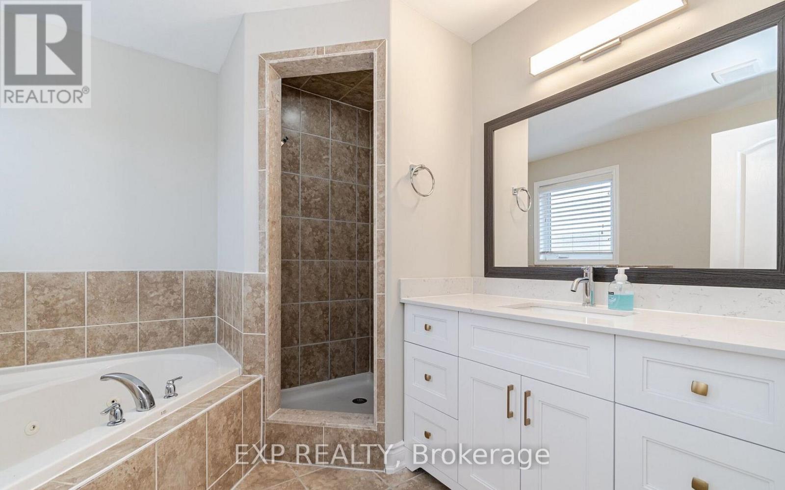 15 Lynn Street, Bradford West Gwillimbury, Ontario  L3Z 0B2 - Photo 22 - N12645218