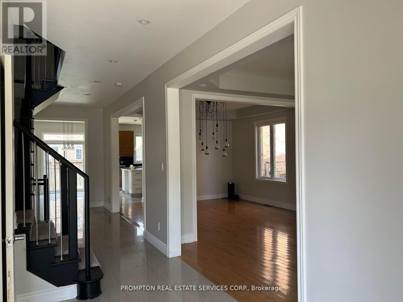 981 Goring Circle, Newmarket, Ontario  L3X 0A1 - Photo 3 - N12645232