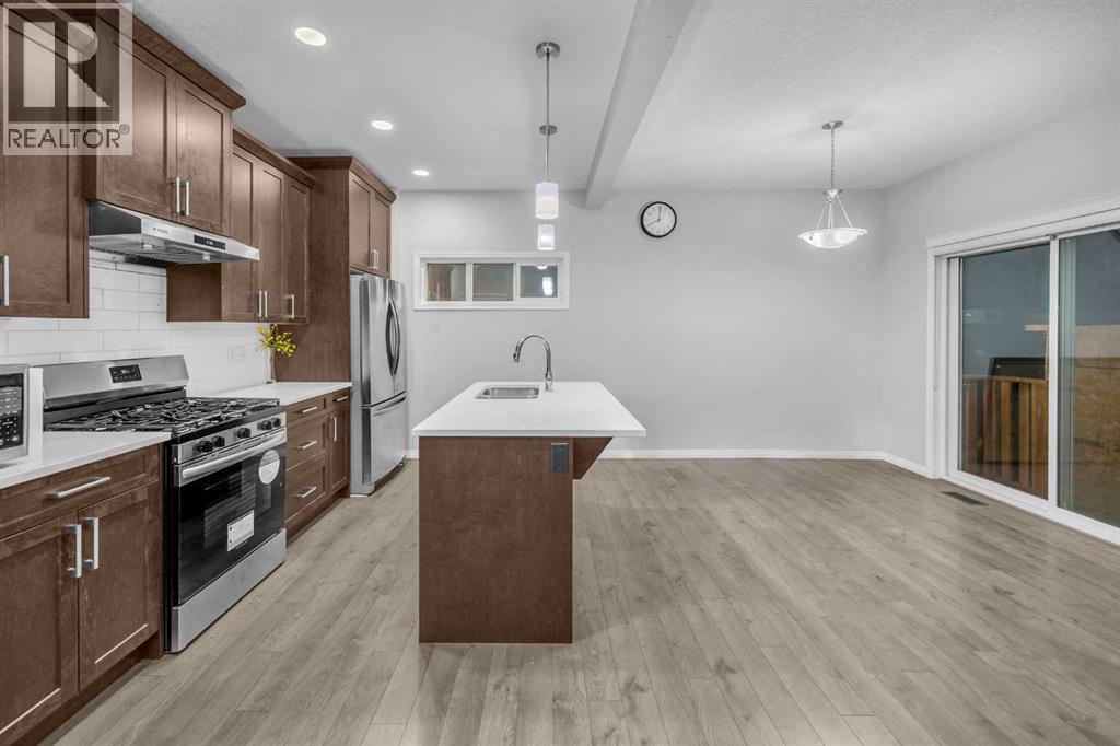 96 Savanna Lane Ne, Calgary, Alberta  T3J 0X4 - Photo 9 - A2262370