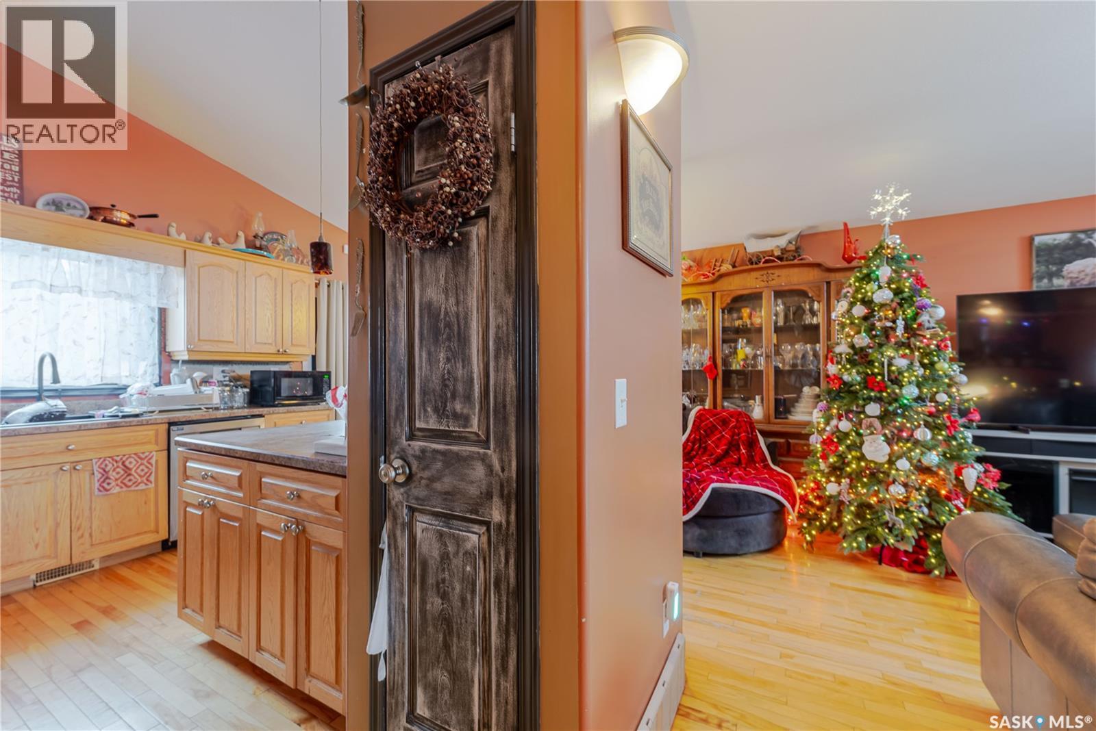 294 Wellington Drive, Moose Jaw, Saskatchewan  S6K 1A4 - Photo 6 - SK025775