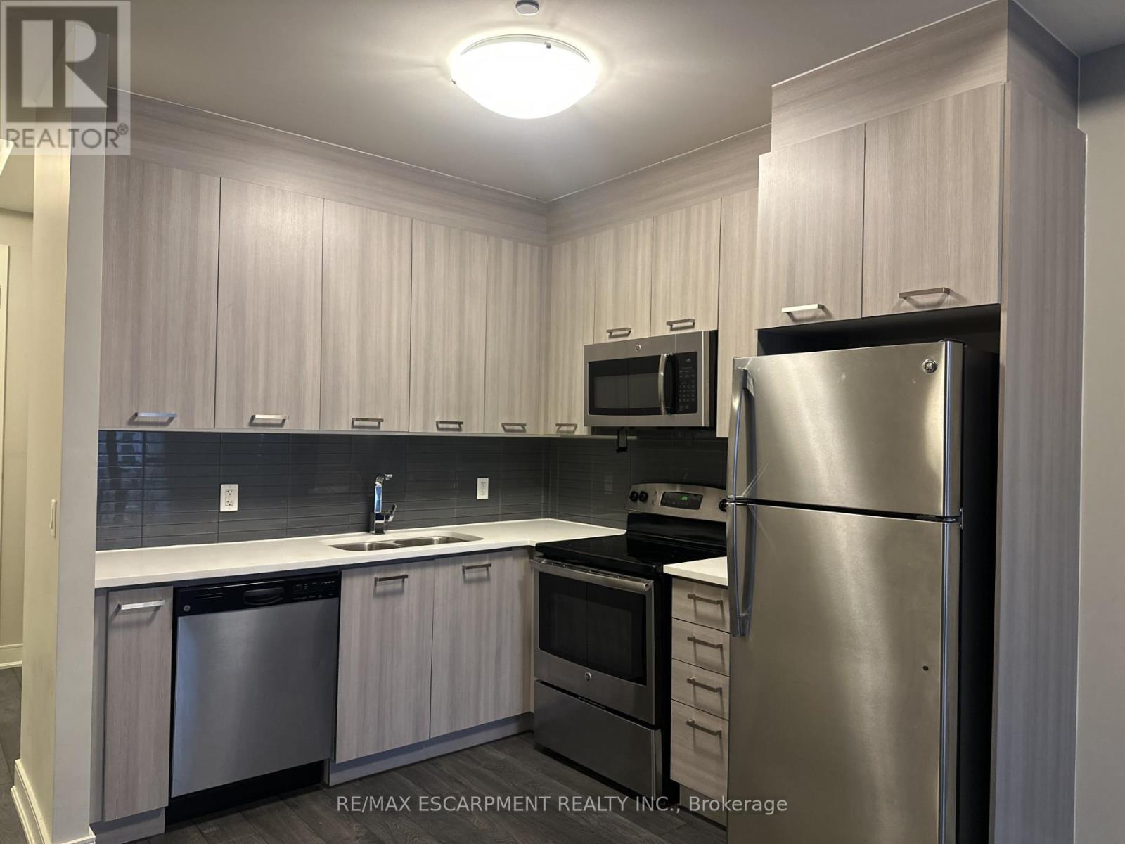 1011 - 150 Main Street E, Hamilton, Ontario  L8P 1H8 - Photo 3 - X12645248